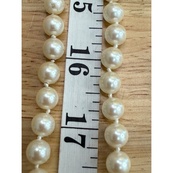 Monet Faux Pearl Necklace Gold Clasp Vintage Jewelry 20 Inch Strand Elegant - Picture 8 of 9